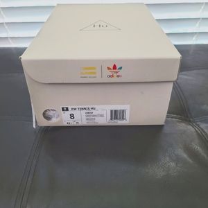 Pharrell Williams men Addidas Size 8. BNWOT box included.